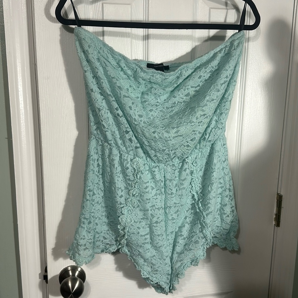 ☀️5/$20 Forever 21 strapless Floral lace Romper.